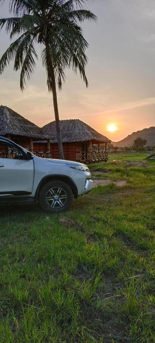Golden Chariot Resort Hampi Dış mekan fotoğraf